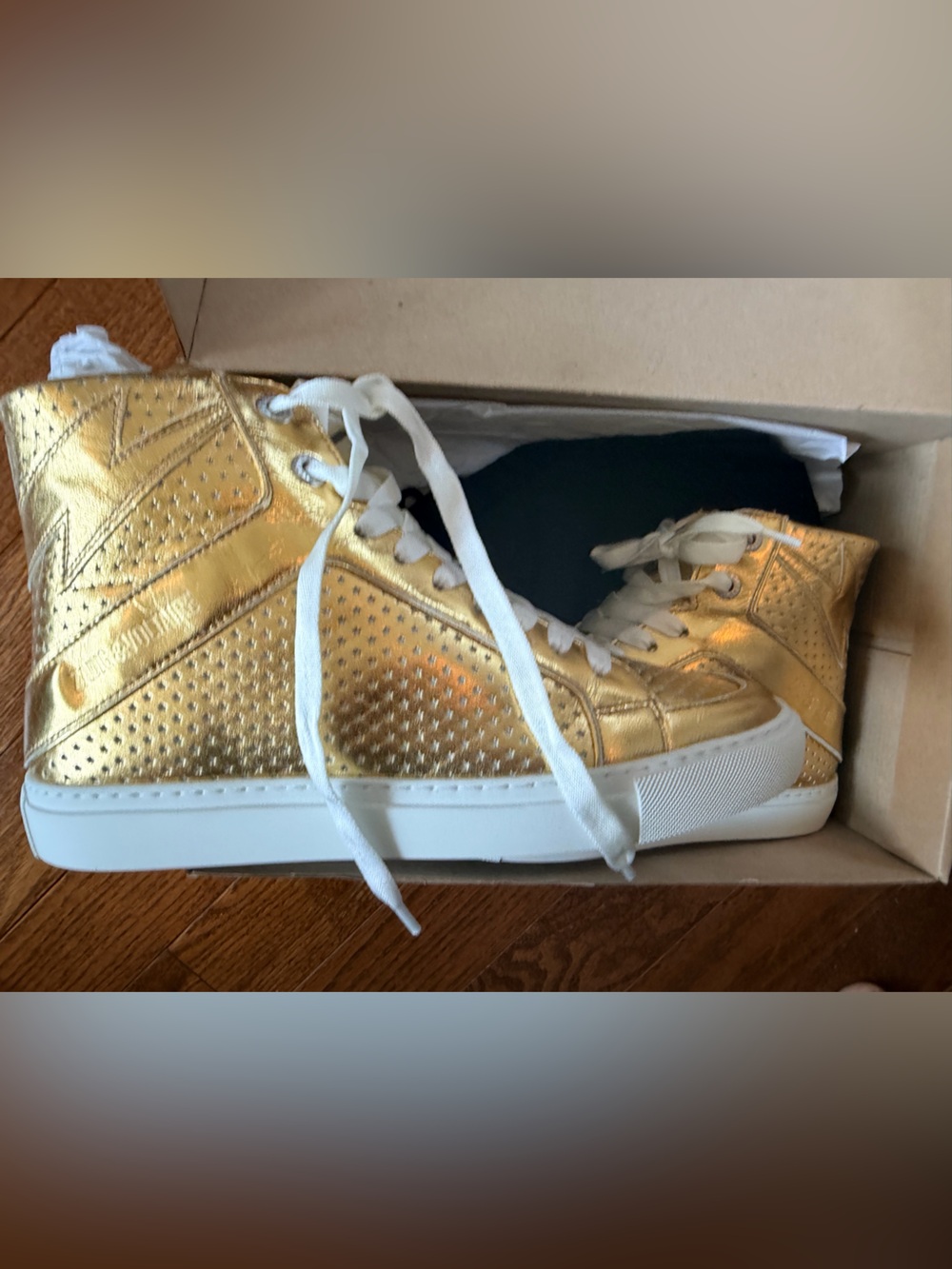 Zadig & Voltaire Gold High-Top Women's Sneakers with small discoloration!!!! ❗️ - Picture 4 of 10